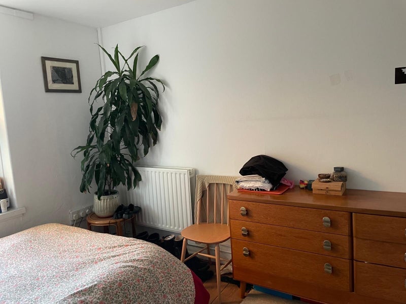 Room Mill Row in Greater London
