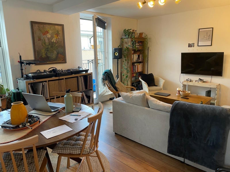 Room Mill Row in Greater London