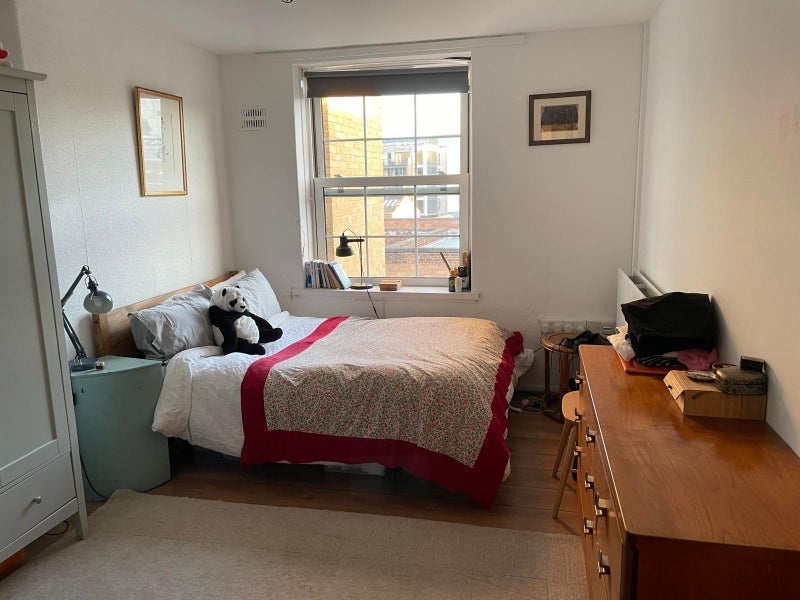 Room Mill Row in Greater London