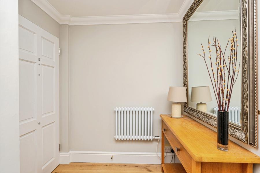 Flat Windsor Road in Winkfield