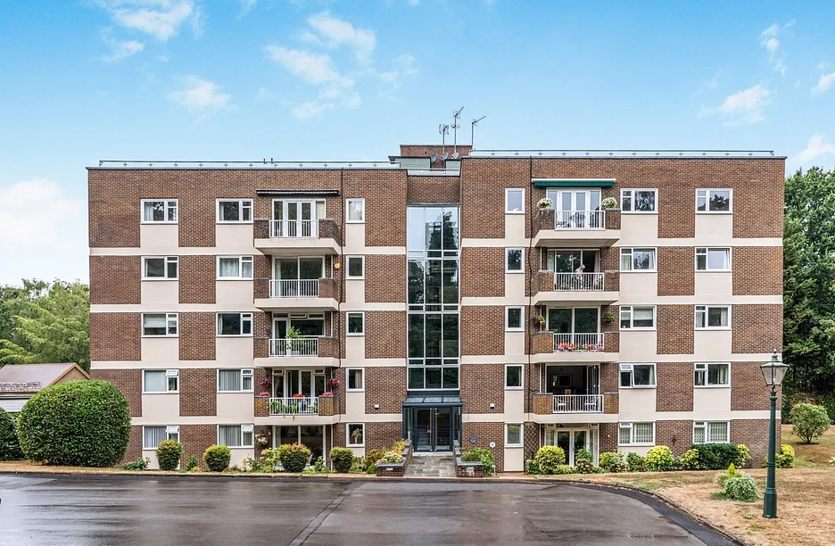 Flat Windsor Road in Winkfield