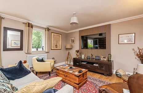 Flat Windsor Road in Winkfield