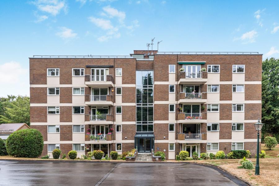Flat Windsor Road in Winkfield