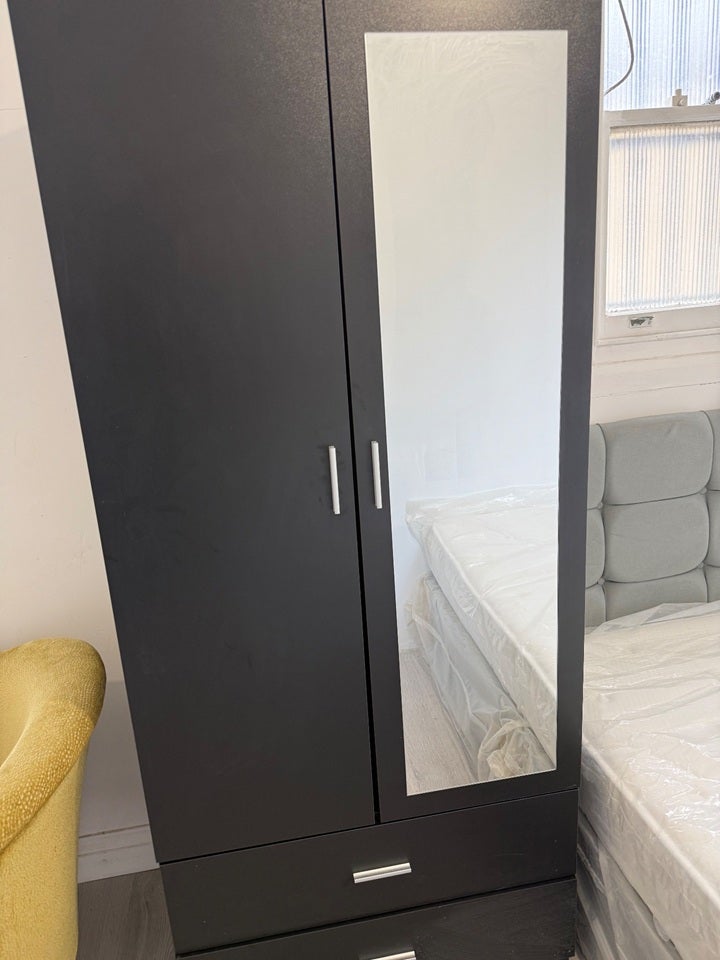 Flat Coombe Lane in Greater London