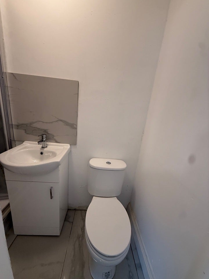 Flat Coombe Lane in Greater London