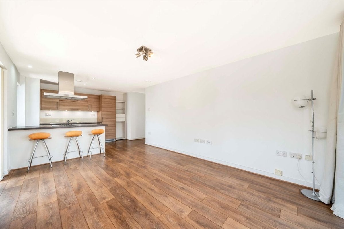 Flat Stainsby Road in Greater London