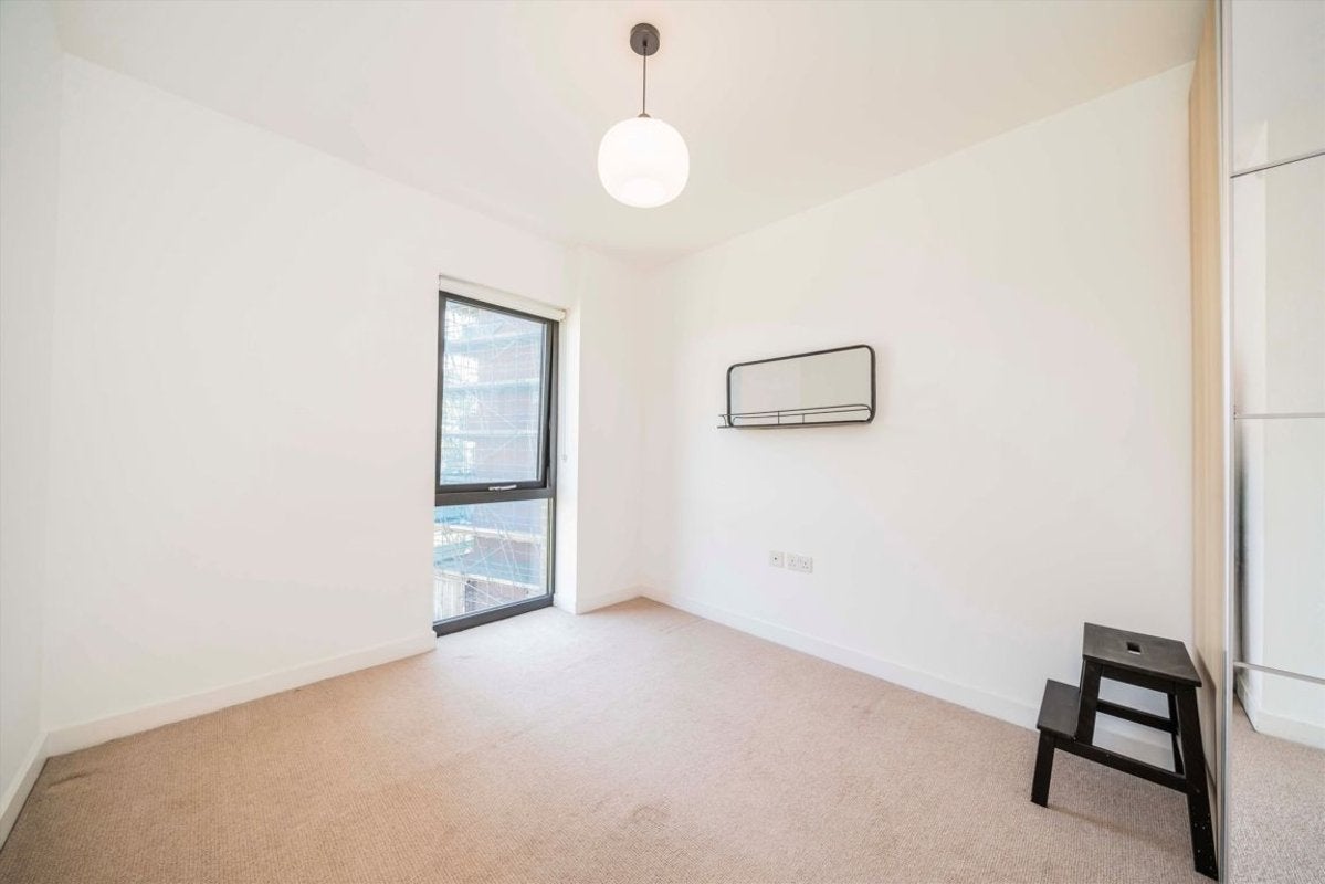 Flat Stainsby Road in Greater London