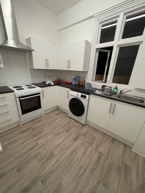 Room Lordship Lane in Greater London
