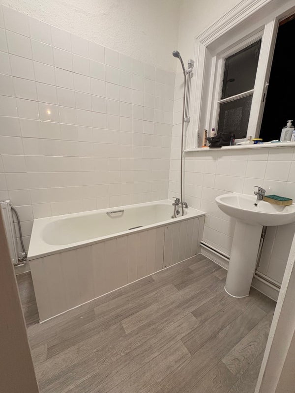 Room Lordship Lane in Greater London