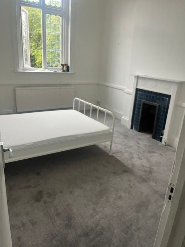 Room Lordship Lane in Greater London