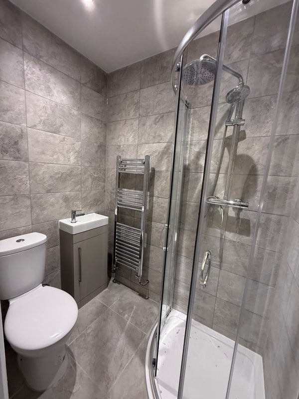 Room Manchester Road in Farnworth