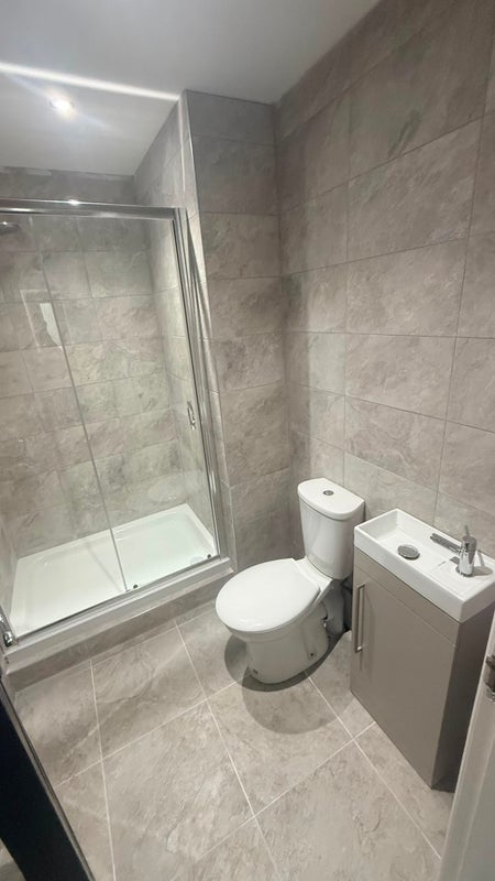 Room Manchester Road in Farnworth