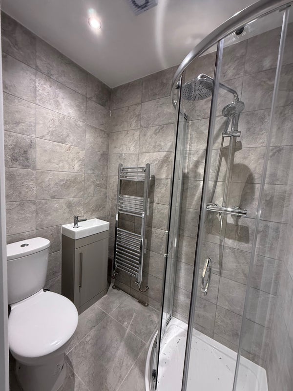 Room Manchester Road in Farnworth