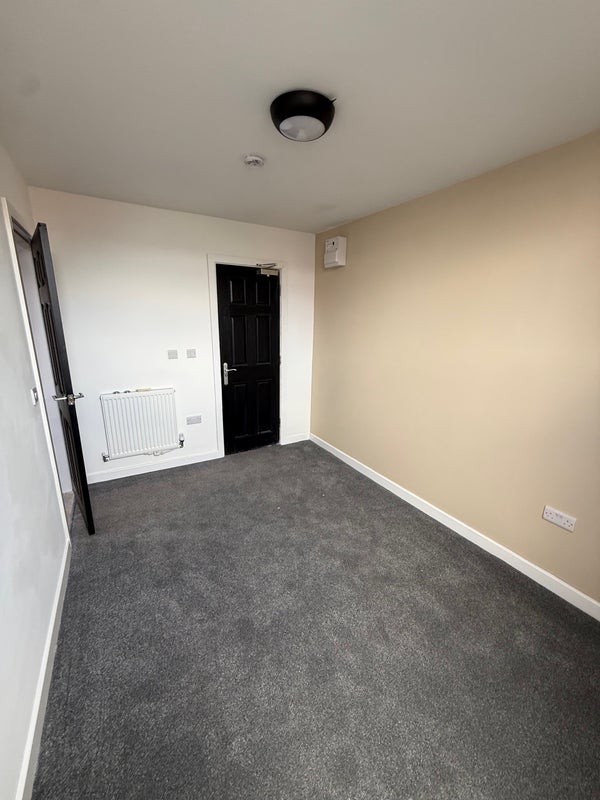 Room Manchester Road in Farnworth