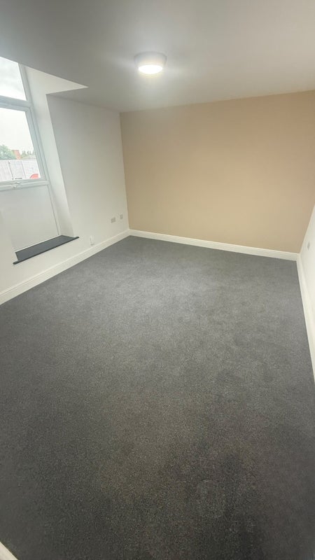 Room Manchester Road in Farnworth