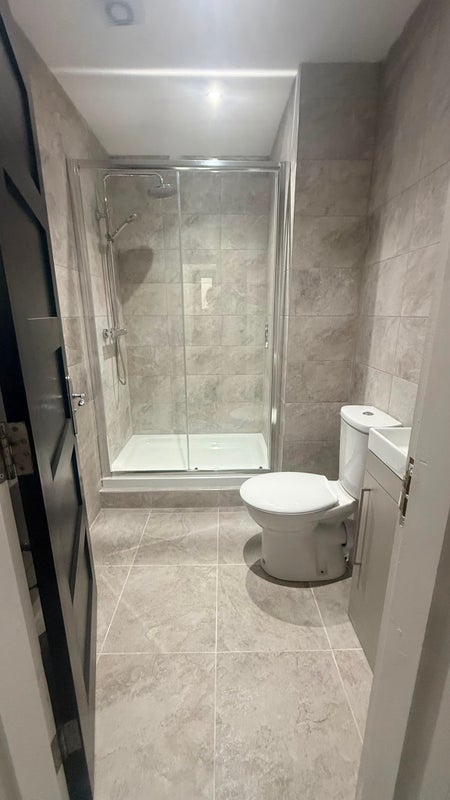 Room Manchester Road in Farnworth
