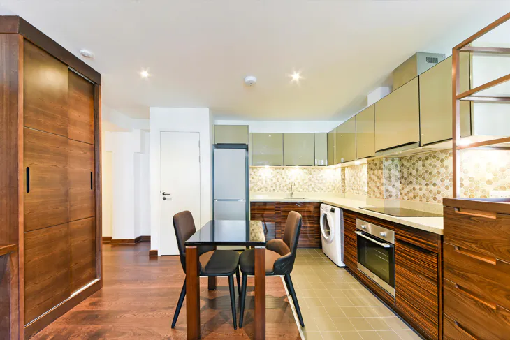 Flat Sovereign Close in Greater London