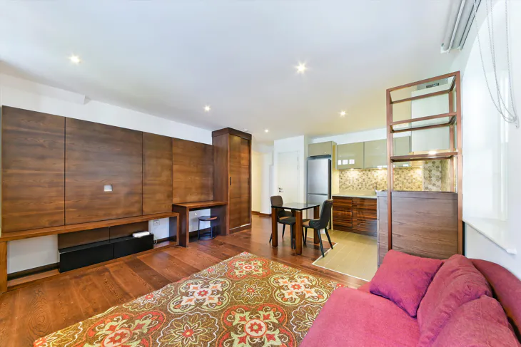 Flat Sovereign Close in Greater London
