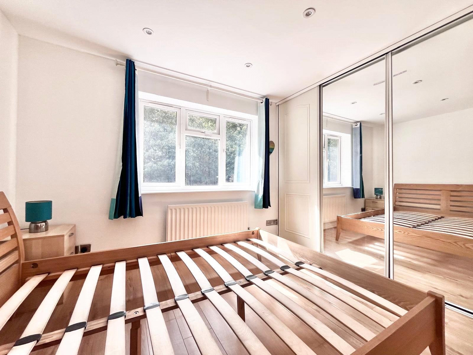 House Bankside Close in Greater London
