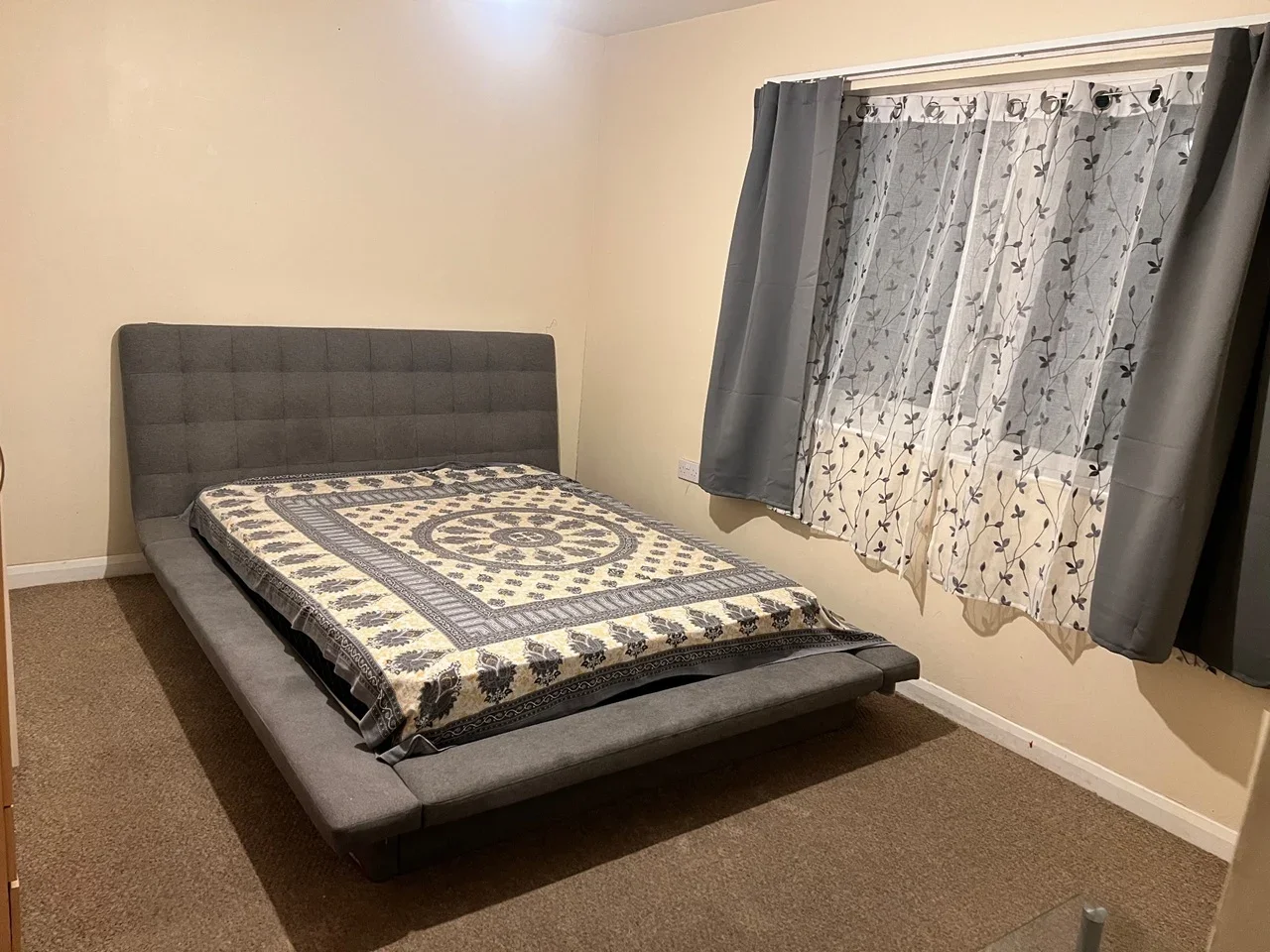 Room Bath Road in Greater London