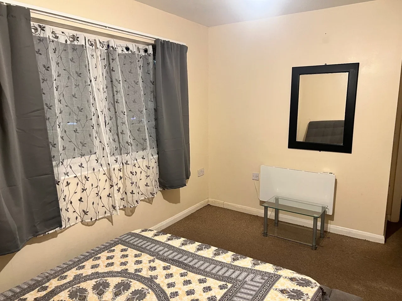 Room Bath Road in Greater London