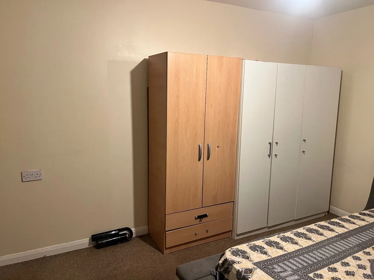 Room Bath Road in Greater London