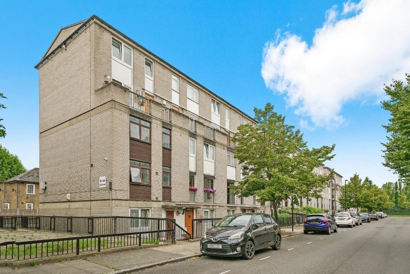 Flat Seyssel Street in Greater London