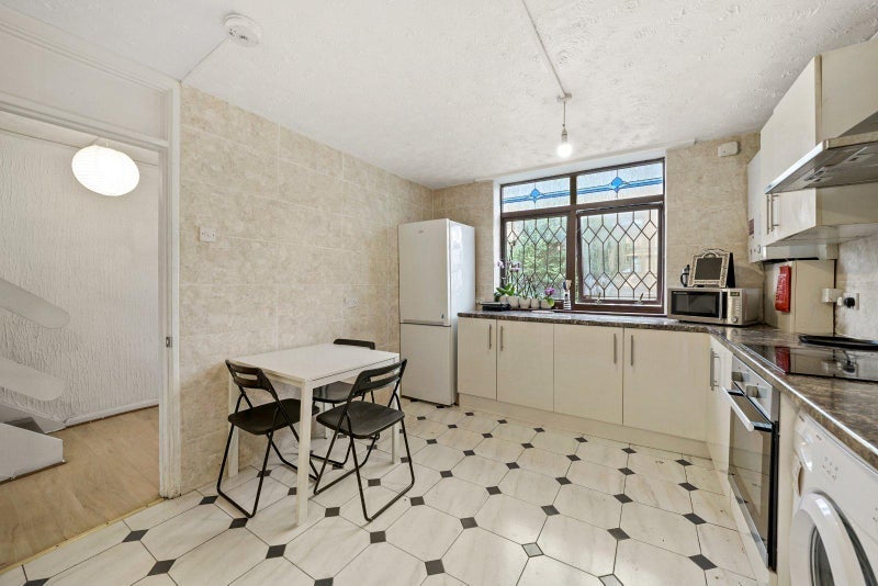 Flat Seyssel Street in Greater London