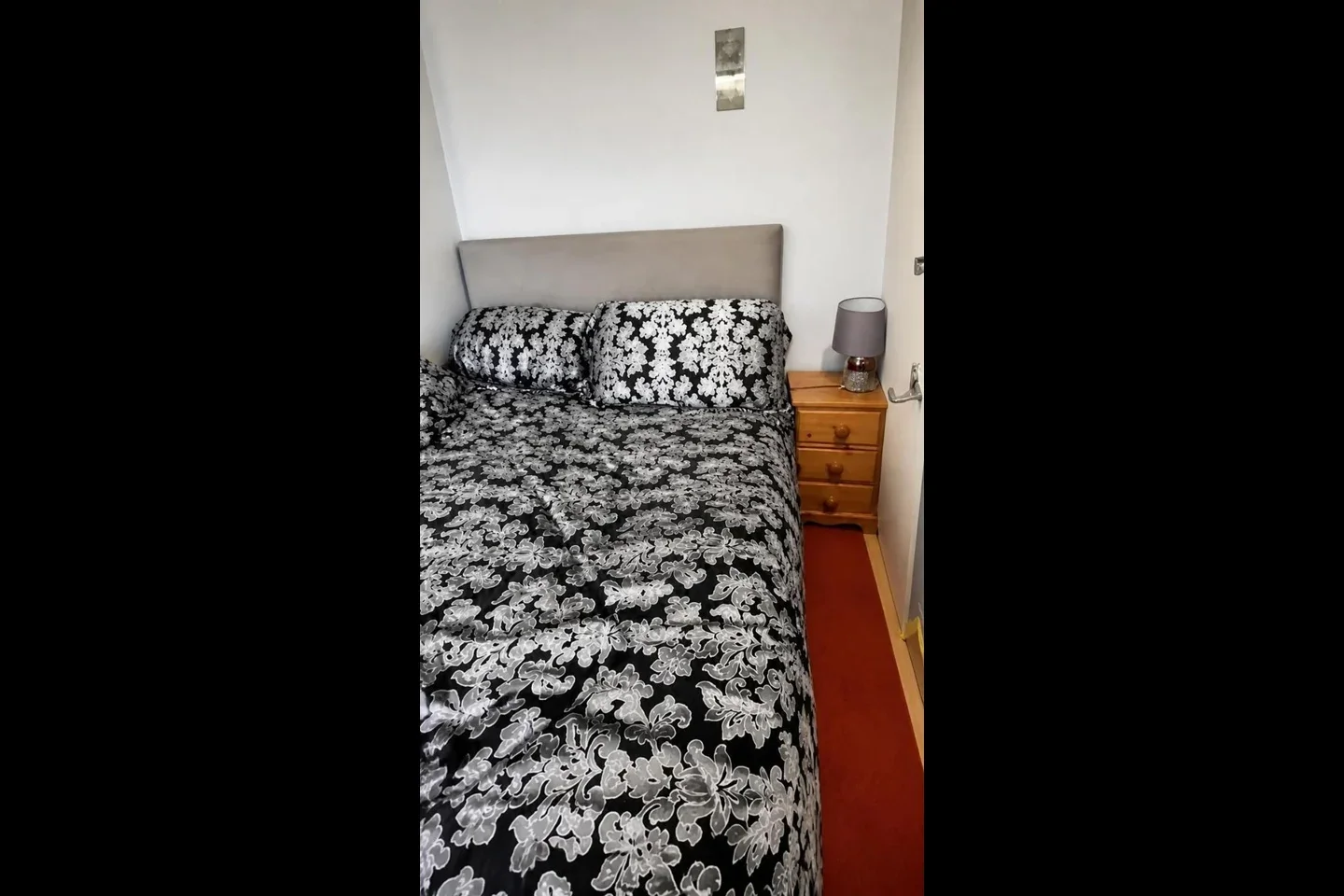 Room Oval Way in Greater London