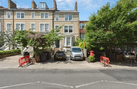 Flat Friars Stile Road in Greater London