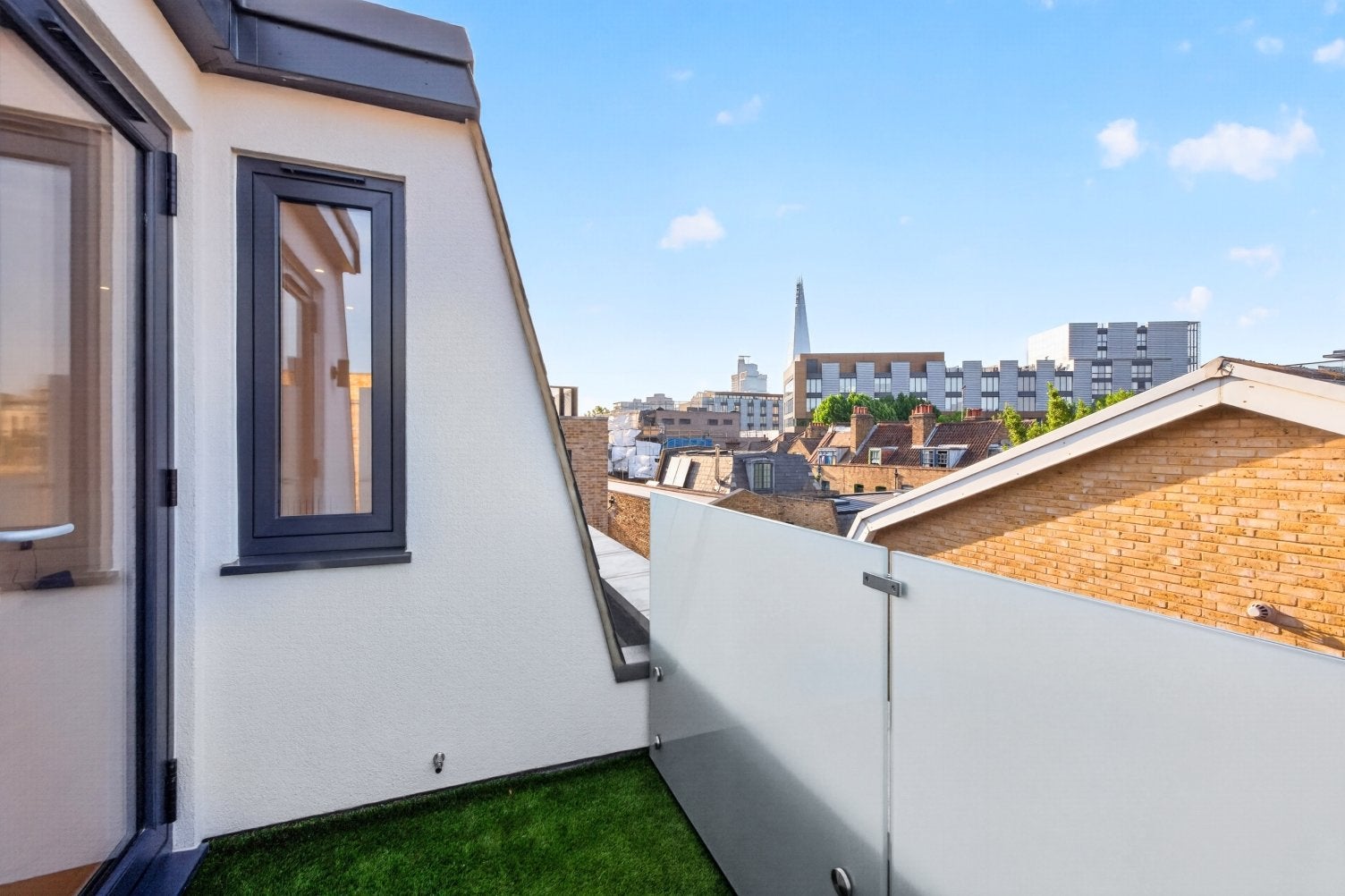 Flat Grange Road in Greater London