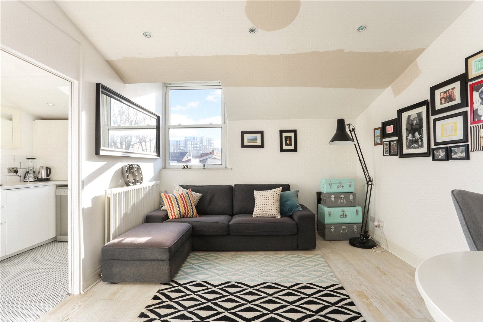 Flat Broughton Drive in Greater London