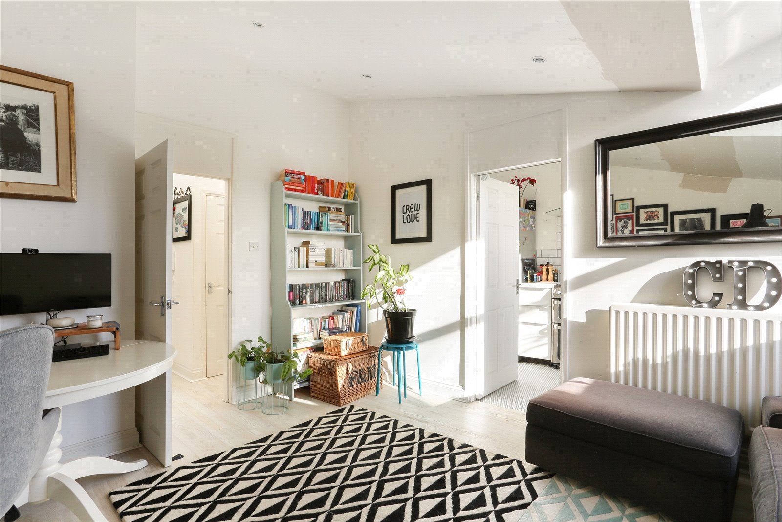 Flat Broughton Drive in Greater London