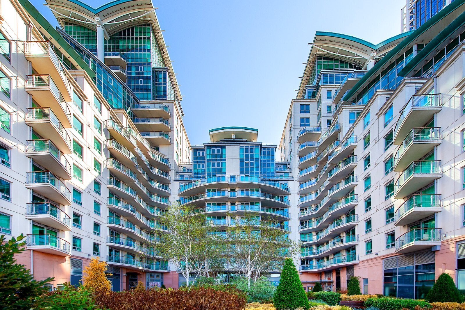 Flat Nine Elms Lane in Greater London