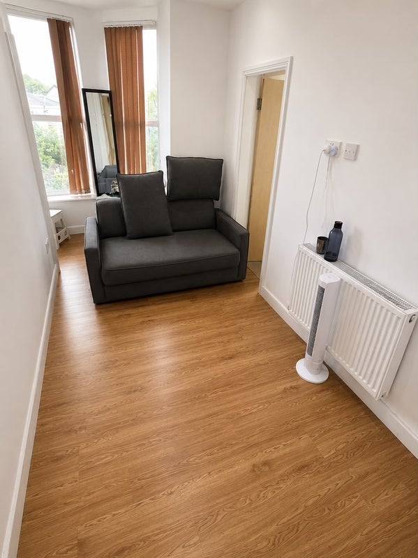 Flat Corkland Road in Manchester