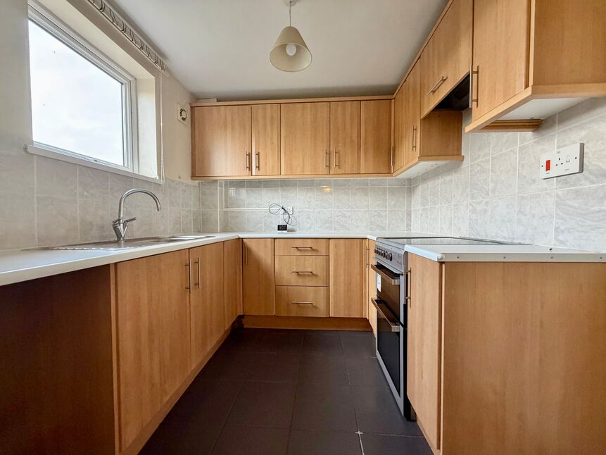 Flat Oak Tree Close in Wychavon