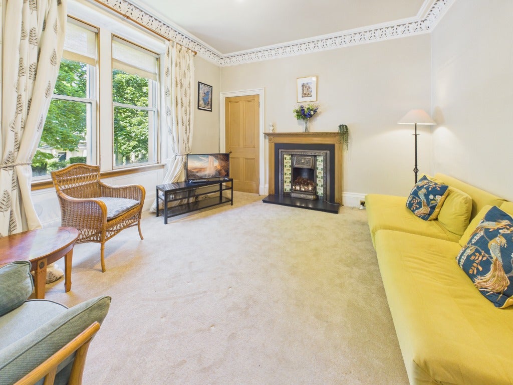 Flat Gladstone Terrace in City of Edinburgh