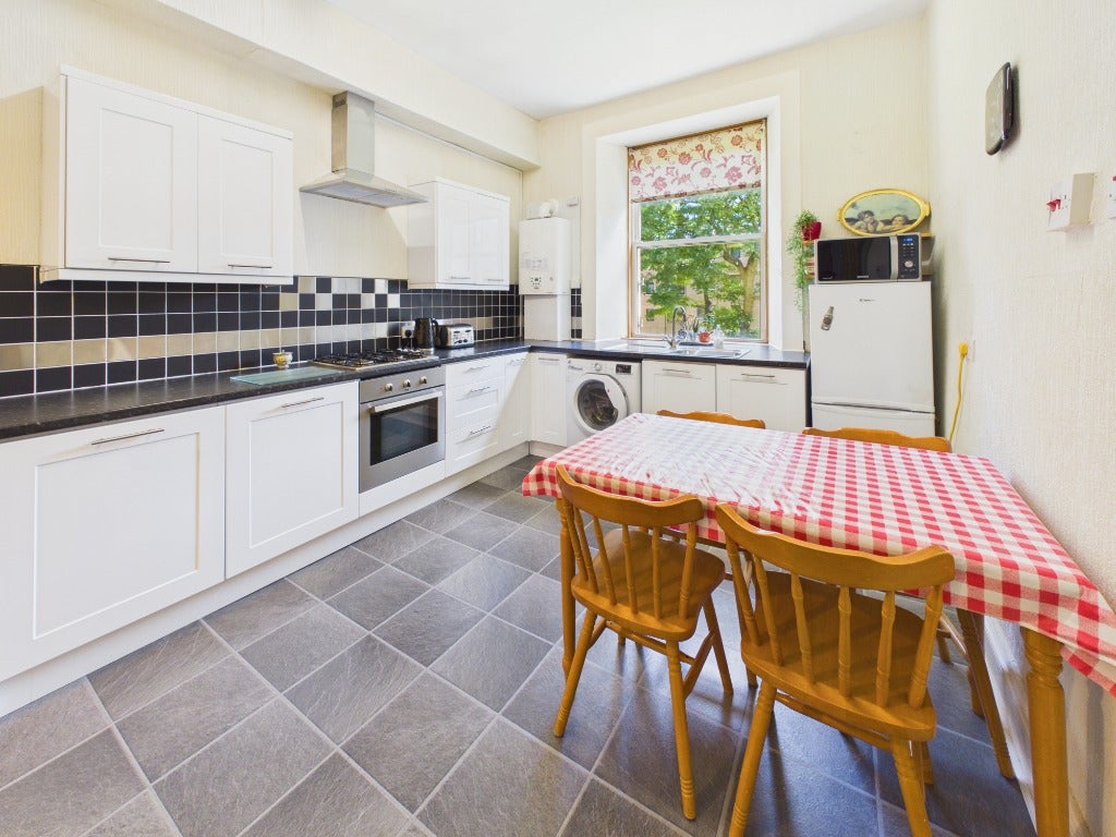 Flat Gladstone Terrace in City of Edinburgh