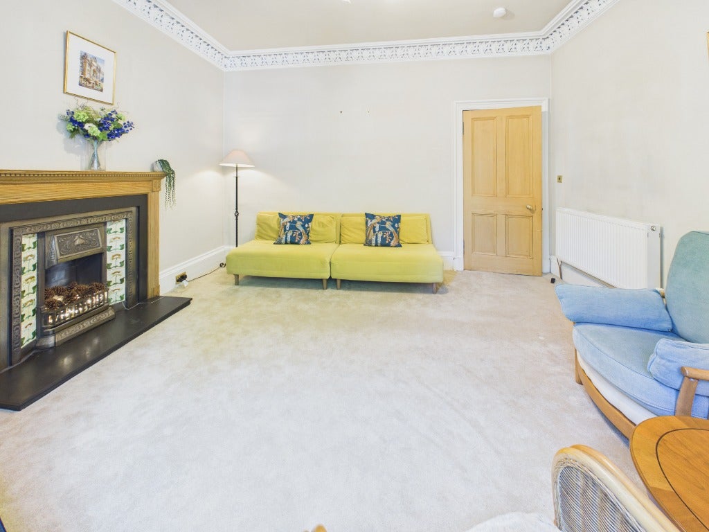 Flat Gladstone Terrace in City of Edinburgh