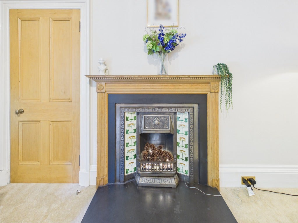Flat Gladstone Terrace in City of Edinburgh