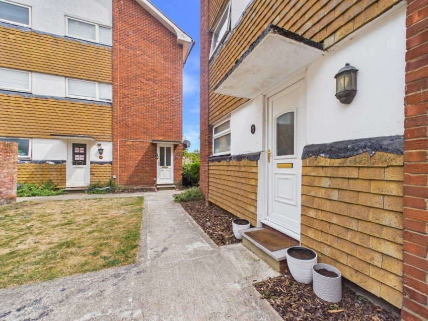 Flat Strode Street in Borough of Runnymede