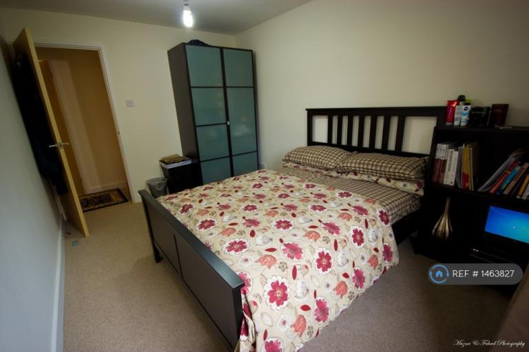 Flat Dawe's Close in Greater London