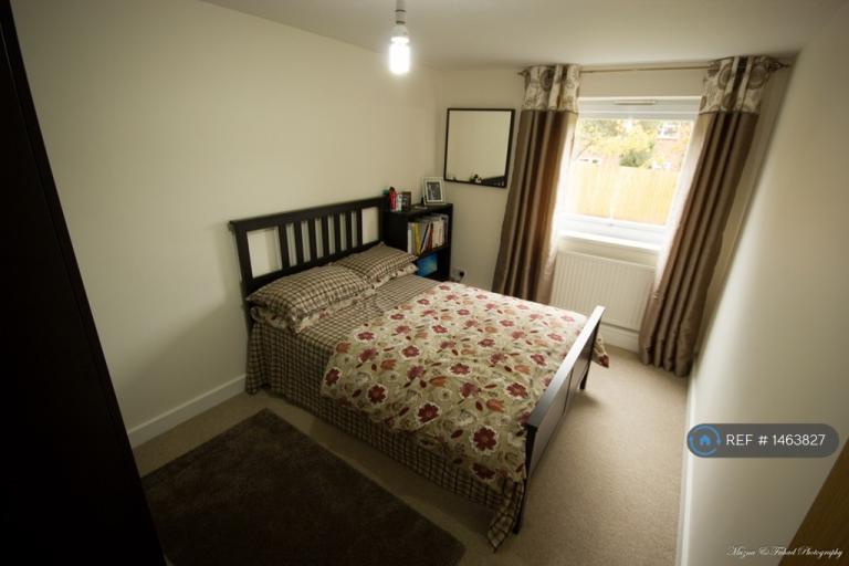 Flat Dawe's Close in Greater London