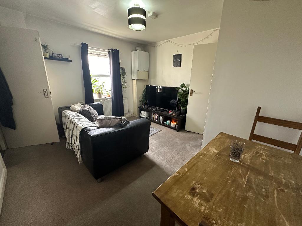Flat Uxbridge Road in Greater London