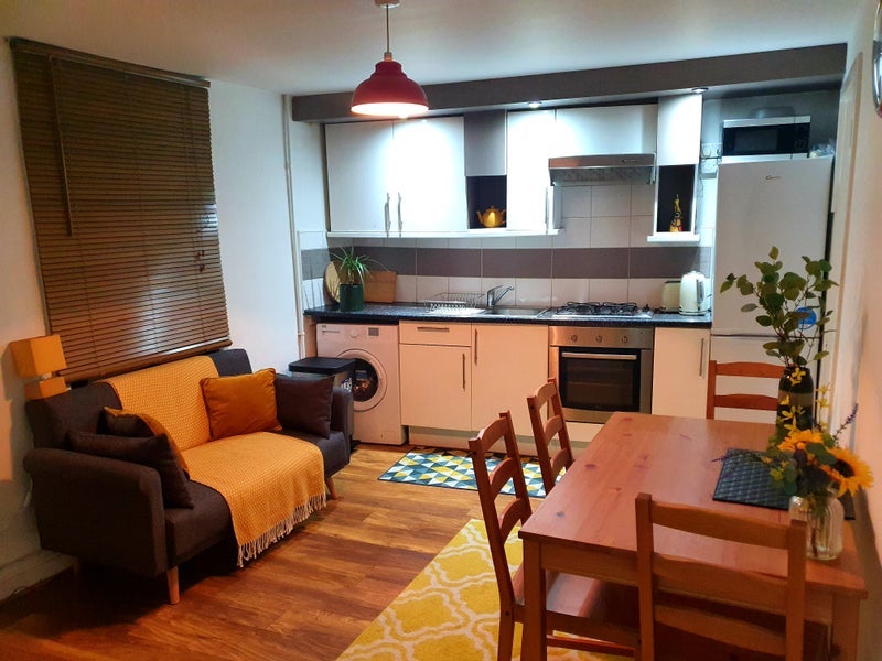 Room Leytonstone Road in Greater London