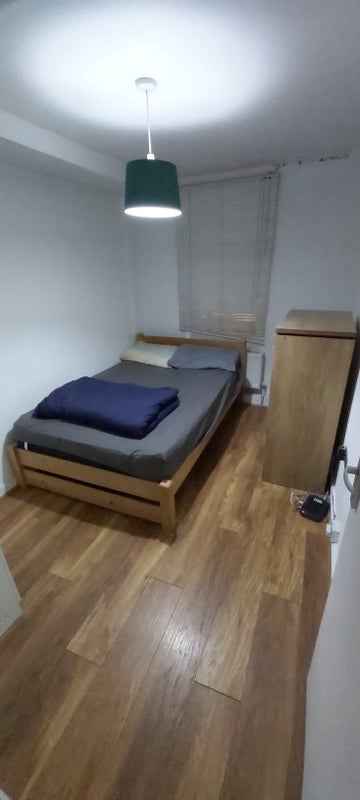 Room Leytonstone Road in Greater London