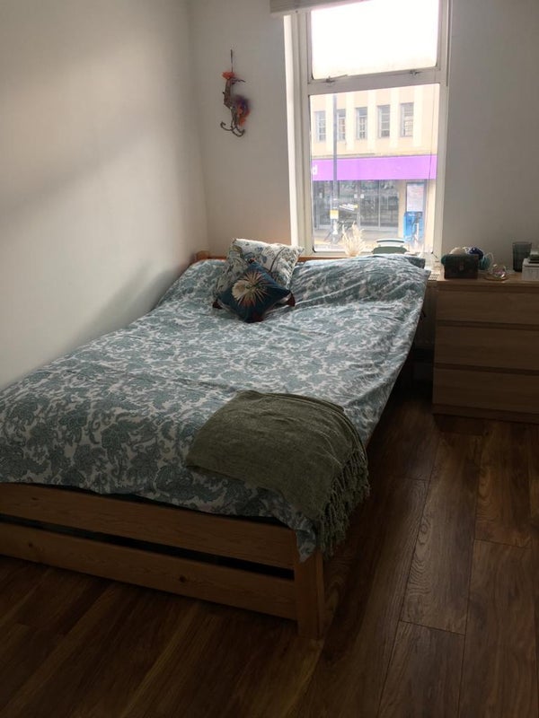 Room Leytonstone Road in Greater London