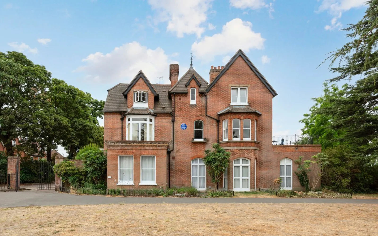 Flat Sullivan's Reach in Elmbridge