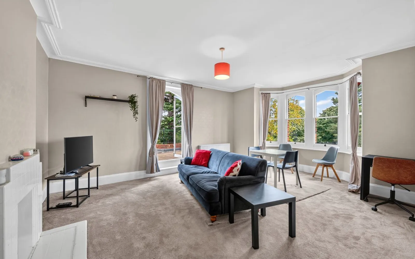 Flat Sullivan's Reach in Elmbridge