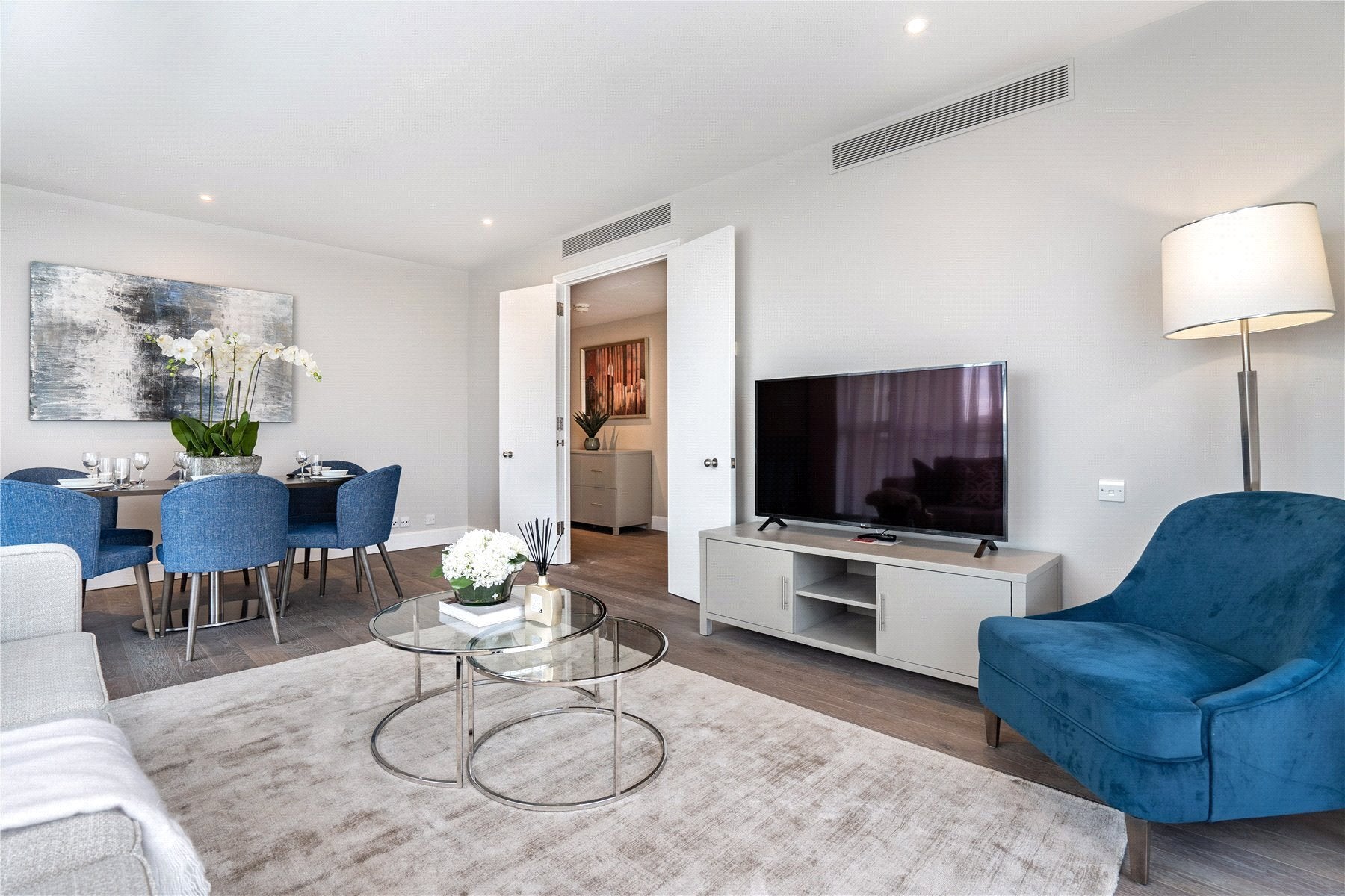 Flat Westferry Circus in Greater London